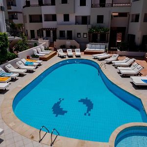 Elmi Beach Hotel & Suites